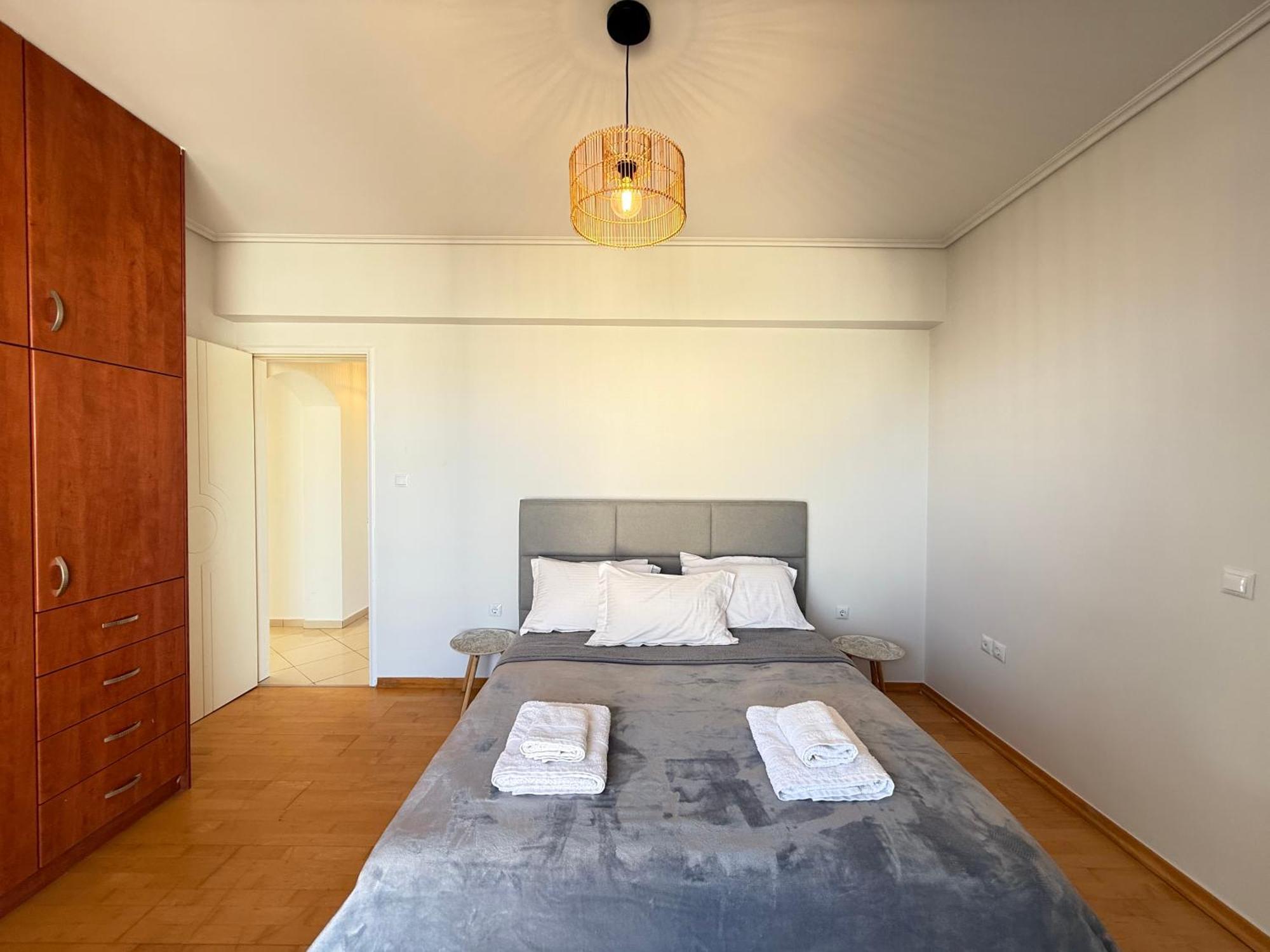 Sunny Home Private Jacuzzi Hydromassage Acropolis & Lycabettus Far View Parking 300M Metro Peristeri Athènes Extérieur photo